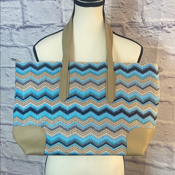 Handbags - NWOT Lightweight Chevron Patterned Tote Bag - Blue and Tan Zipper Shoulder